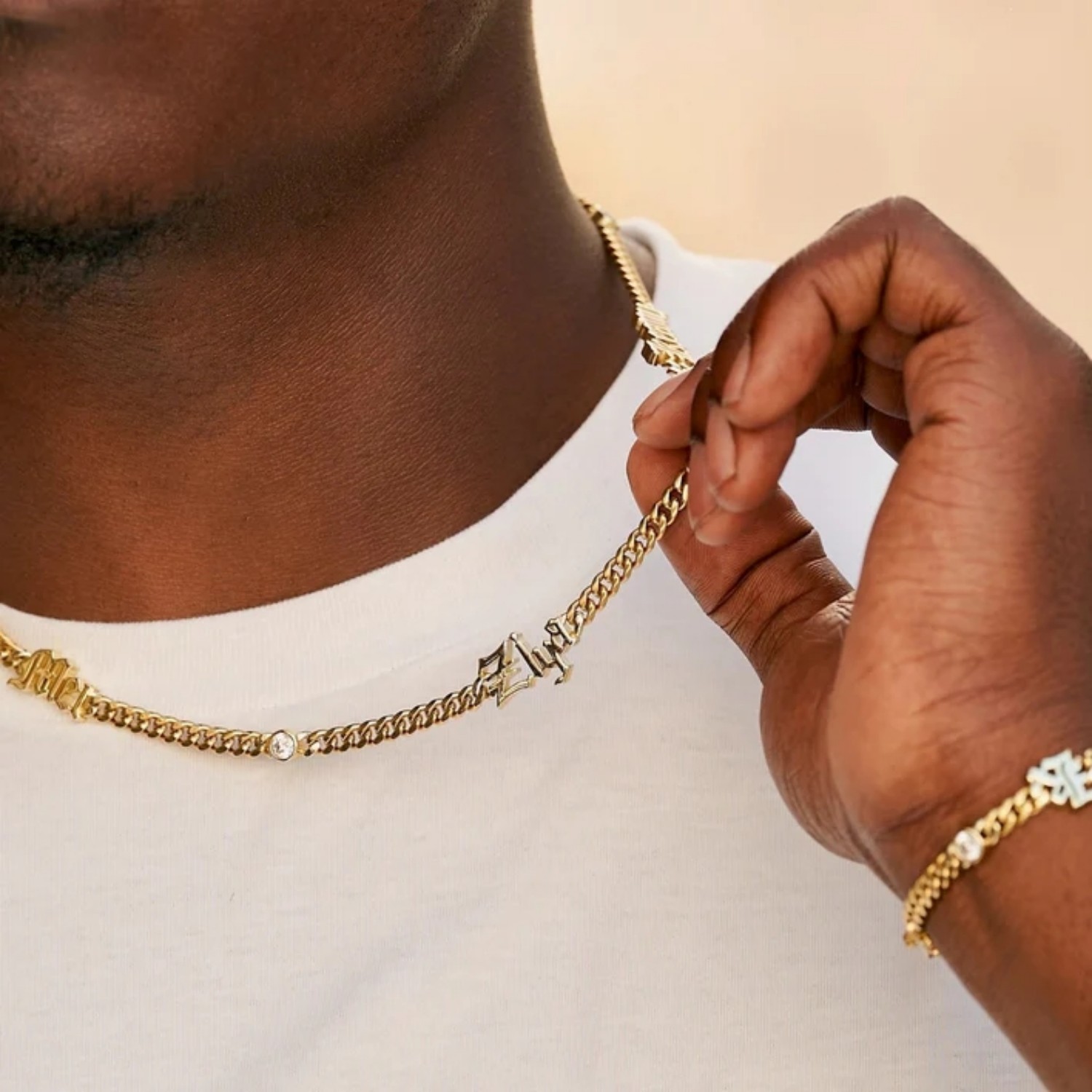 Cuban Link Chain 12Mm - カスタムオールドイングリッシュネームネックレス、キューバンチェーン付き、パーソナライズゴシックレターペンダント、ステンレススチール製ヒップホップジュエリー、男性へのギフト