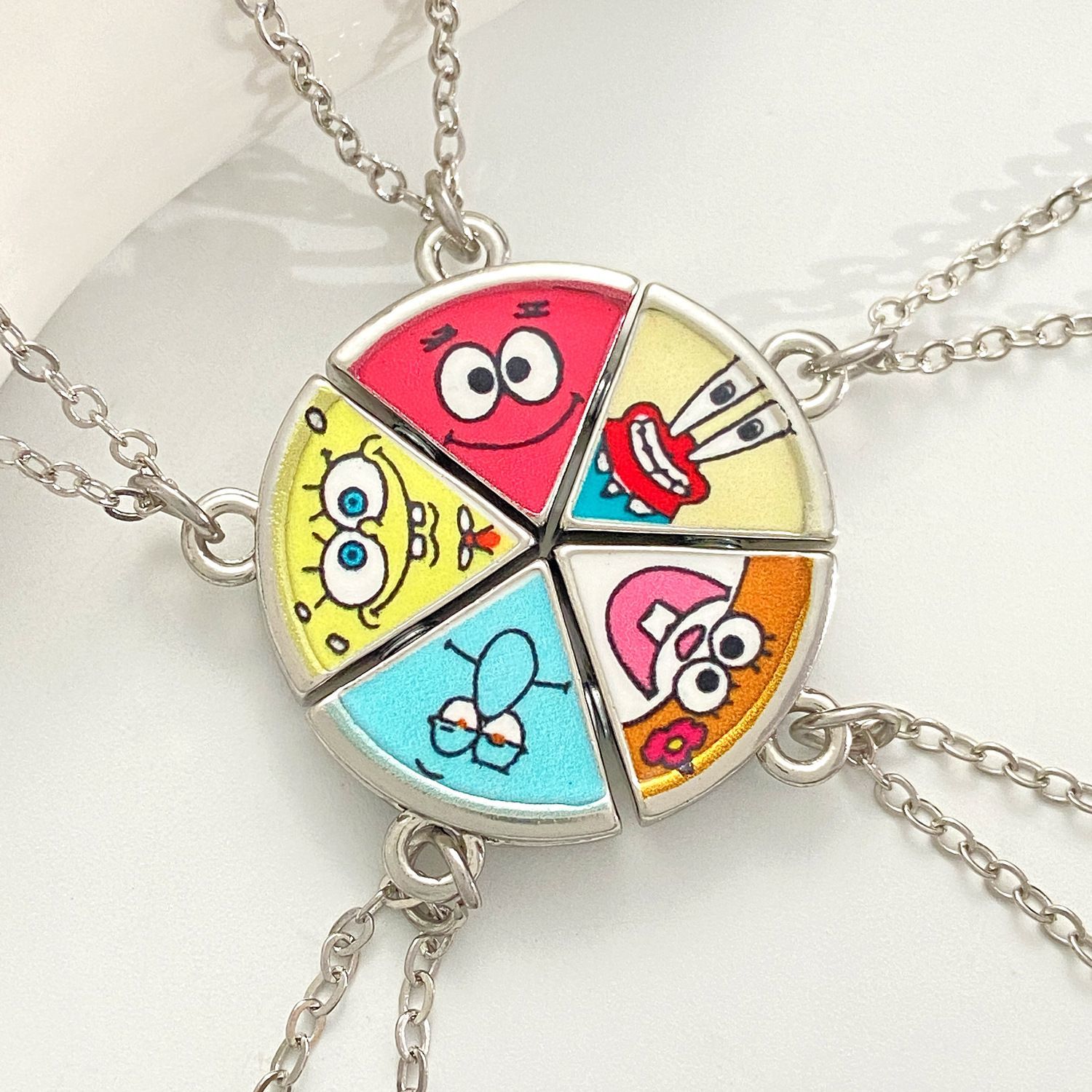 Anime Pendant Necklace - かわいいパトリック・スターのピザマグネットスプリットネックレス、スポンジボブのカップル向けペアペンダントチェーン、素敵な漫画風ギフト、親友へのプレゼント