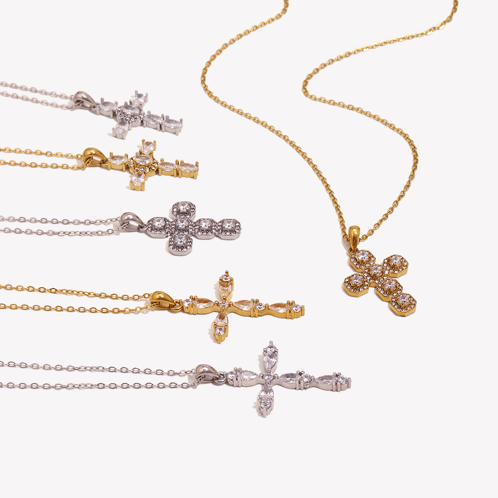 E.B.belle マルチスタイルジルコンクロスペンダントネ - Cross Pendant Necklace Gold のレビューと価格