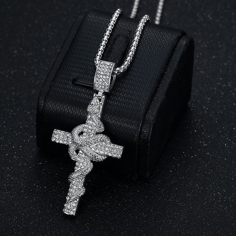 ヘビ模様の彫刻が施されたステンレス鋼のクロスペンダントネック - Cross Pendant Necklace Gold のレビューと価格
