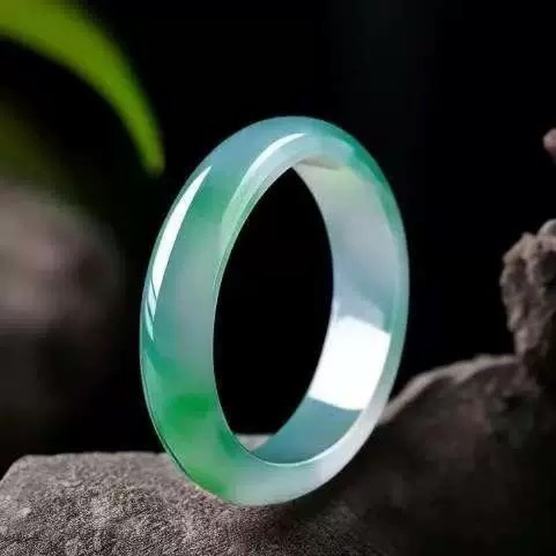 ミャンマー産ジェダイトブレスレット、氷蝋質、規則的な形状、春 - Bracelets のレビューと価格