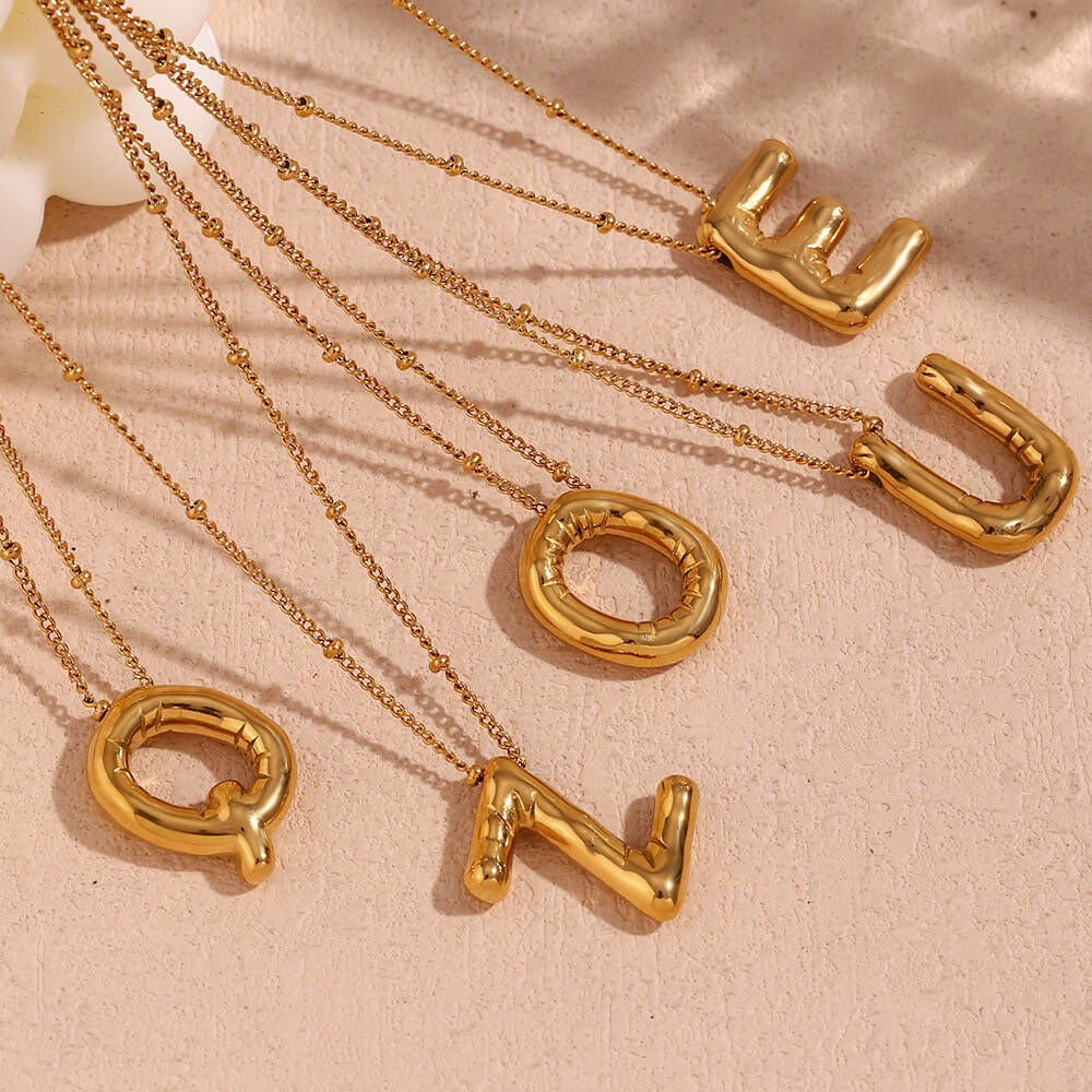 Carlidana-女性用ステンレススチールバブルネックレス - Initial Letter Necklace 18K Gold のレビューと価格