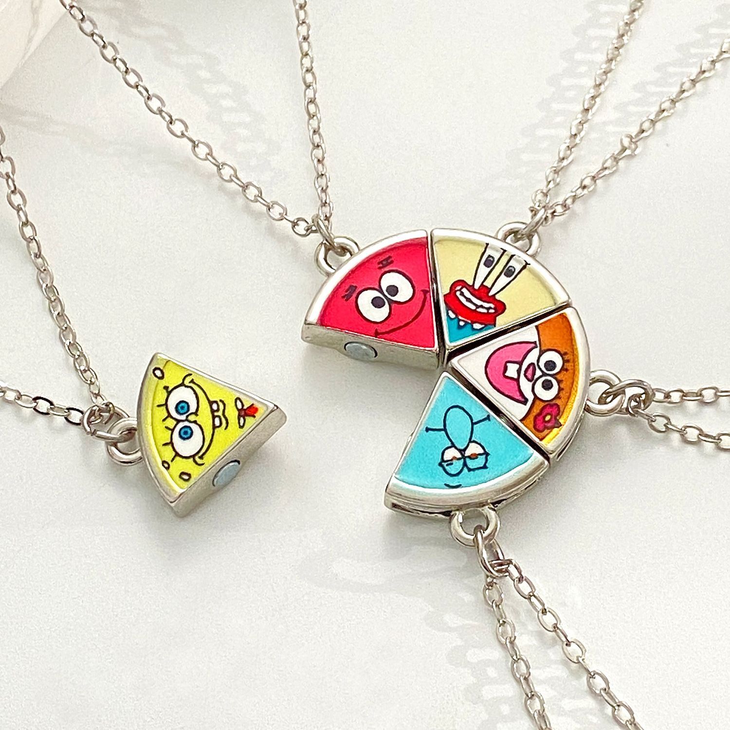 かわいいパトリック・スターのピザマグネットスプリットネックレ - Anime Pendant Necklace のレビューと価格