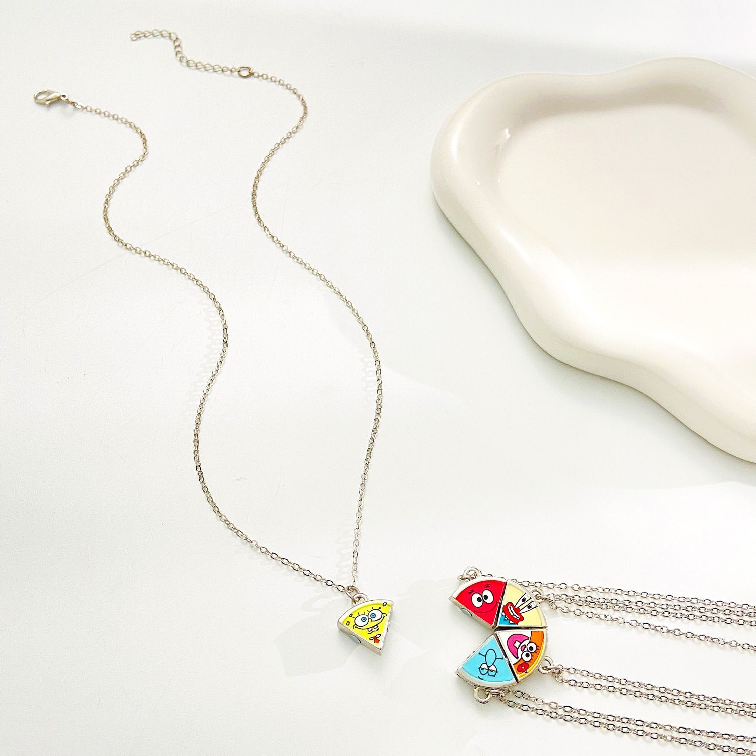 かわいいパトリック・スターのピザマグネットスプリットネックレ - Anime Pendant Necklace のレビューと価格