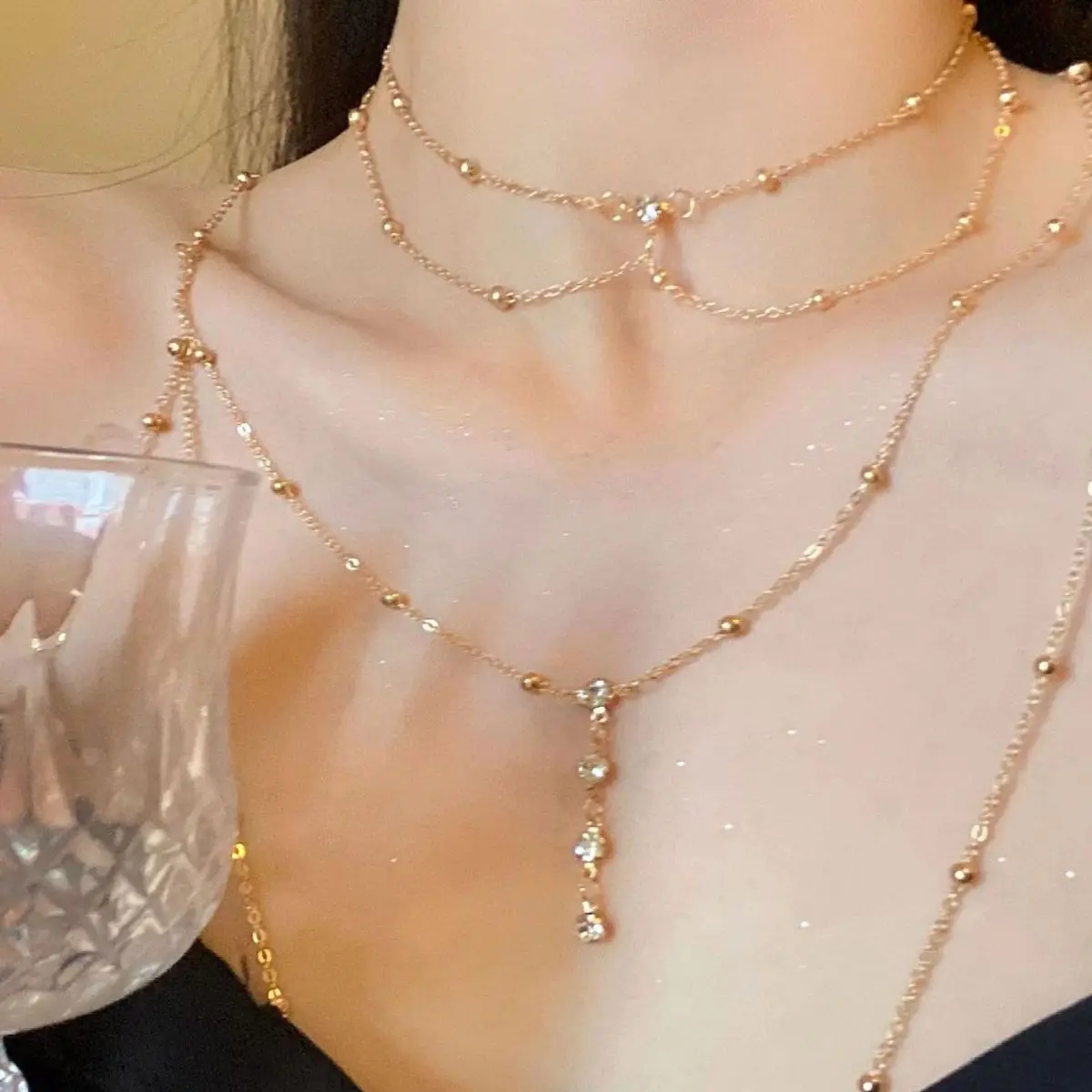 女性のためのきらびやかなラインストーンボディチェーン,セクシ - Layered Pendant Necklace Aesthetic のレビューと価格
