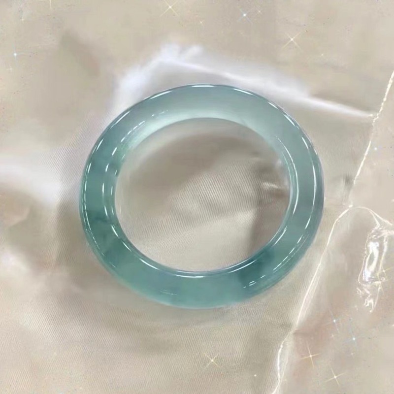 天然の高品質な氷のような模様を持つ、ビルマ産の古鉱山産ガラス - Bracelets のレビューと価格