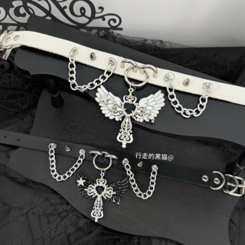 ゴシックサブカルチャー エンジェルウィングクロスペンダント  - Layered Pendant Necklace Aesthetic のレビューと価格