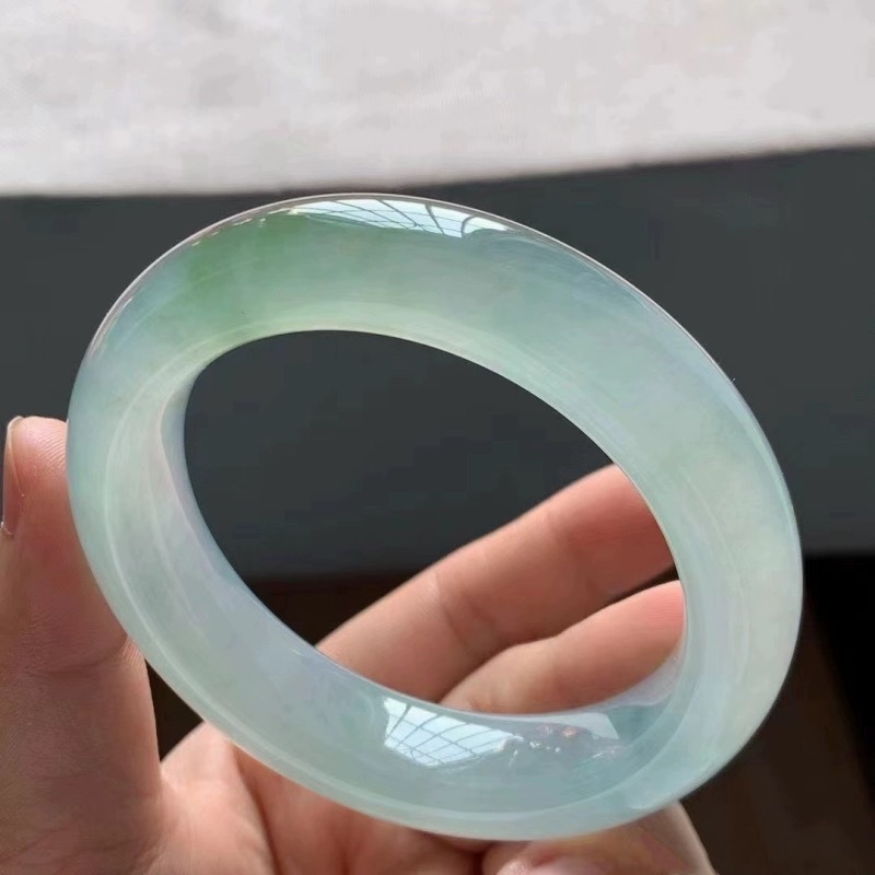 少女向けライトアイスジェイド、ビルマ産グリーン半透明ムーンラ - Bracelets のレビューと価格