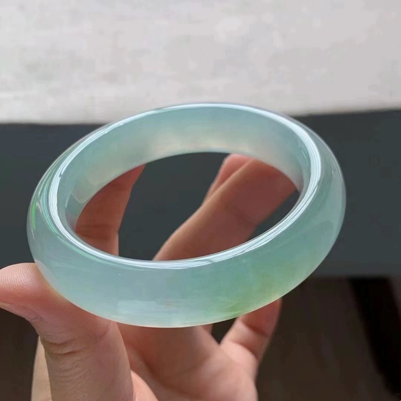 少女向けライトアイスジェイド、ビルマ産グリーン半透明ムーンラ - Bracelets のレビューと価格