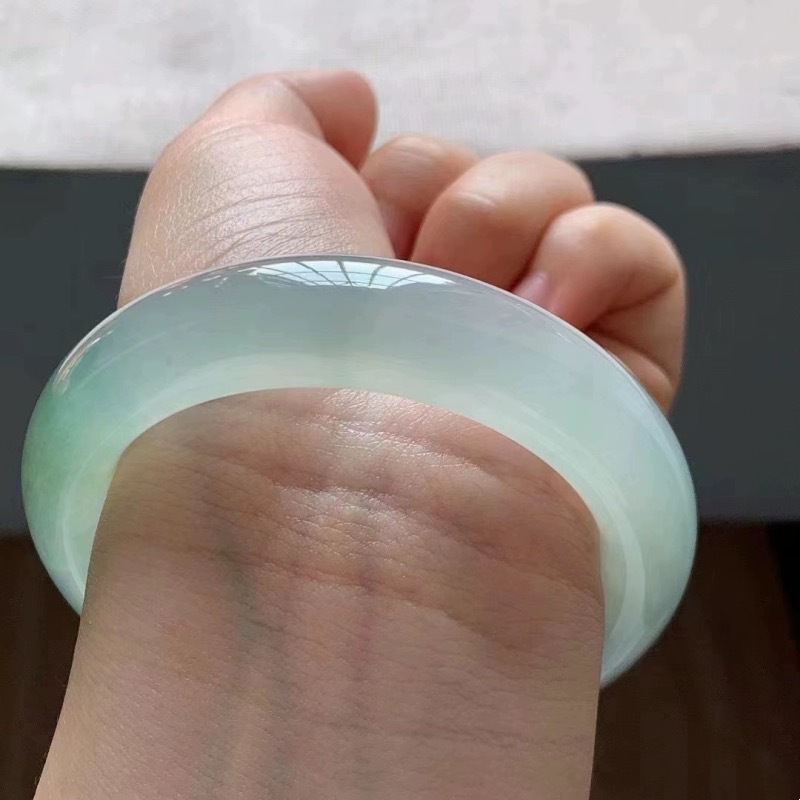 少女向けライトアイスジェイド、ビルマ産グリーン半透明ムーンラ - Bracelets のレビューと価格